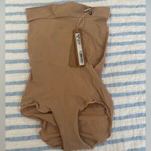 NWT SKIMS Everyday Sculpt High Waist Brief color Clay size small